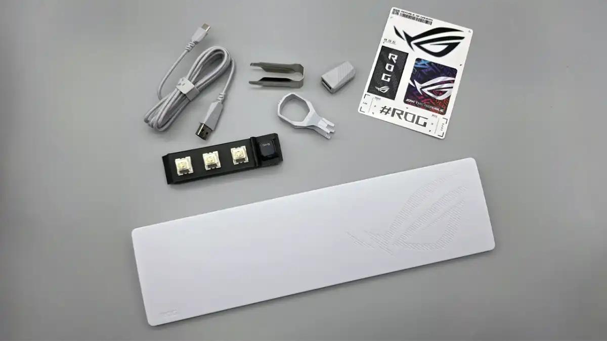 Asus ROG Azoth X Unboxing Accessories
