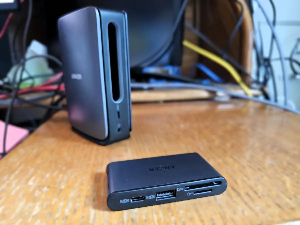 Anker Nano Dock LED Lighting