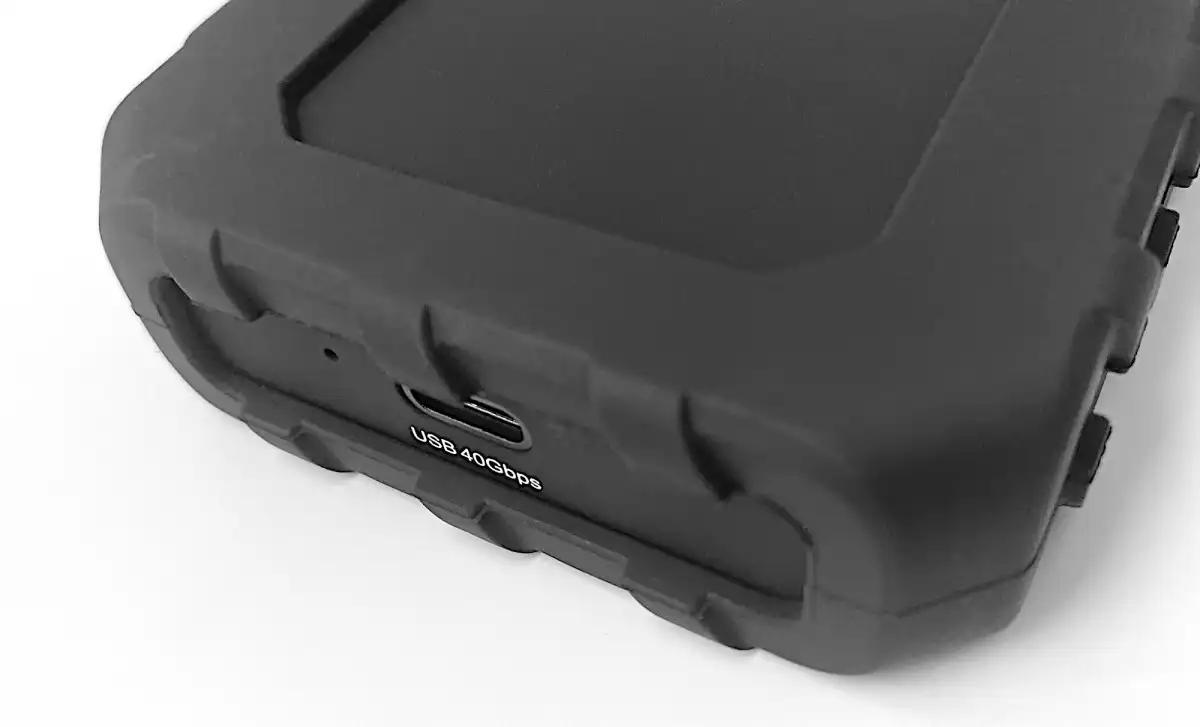 Glyph Atom EX40-ის USB-C პორტი და 40Gbps მარკირება