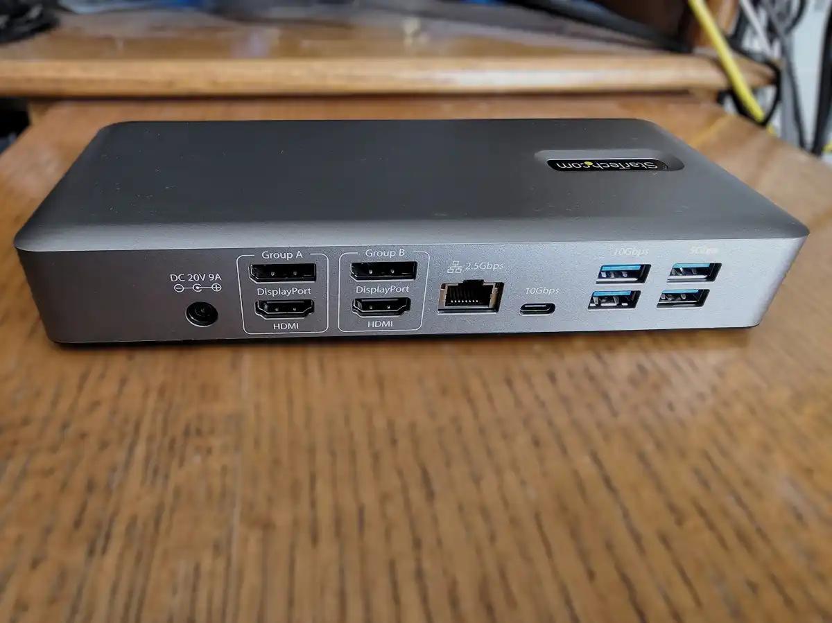 StarTech USB4 დოკ-სადგურის უკანა პანელი პორტებით
