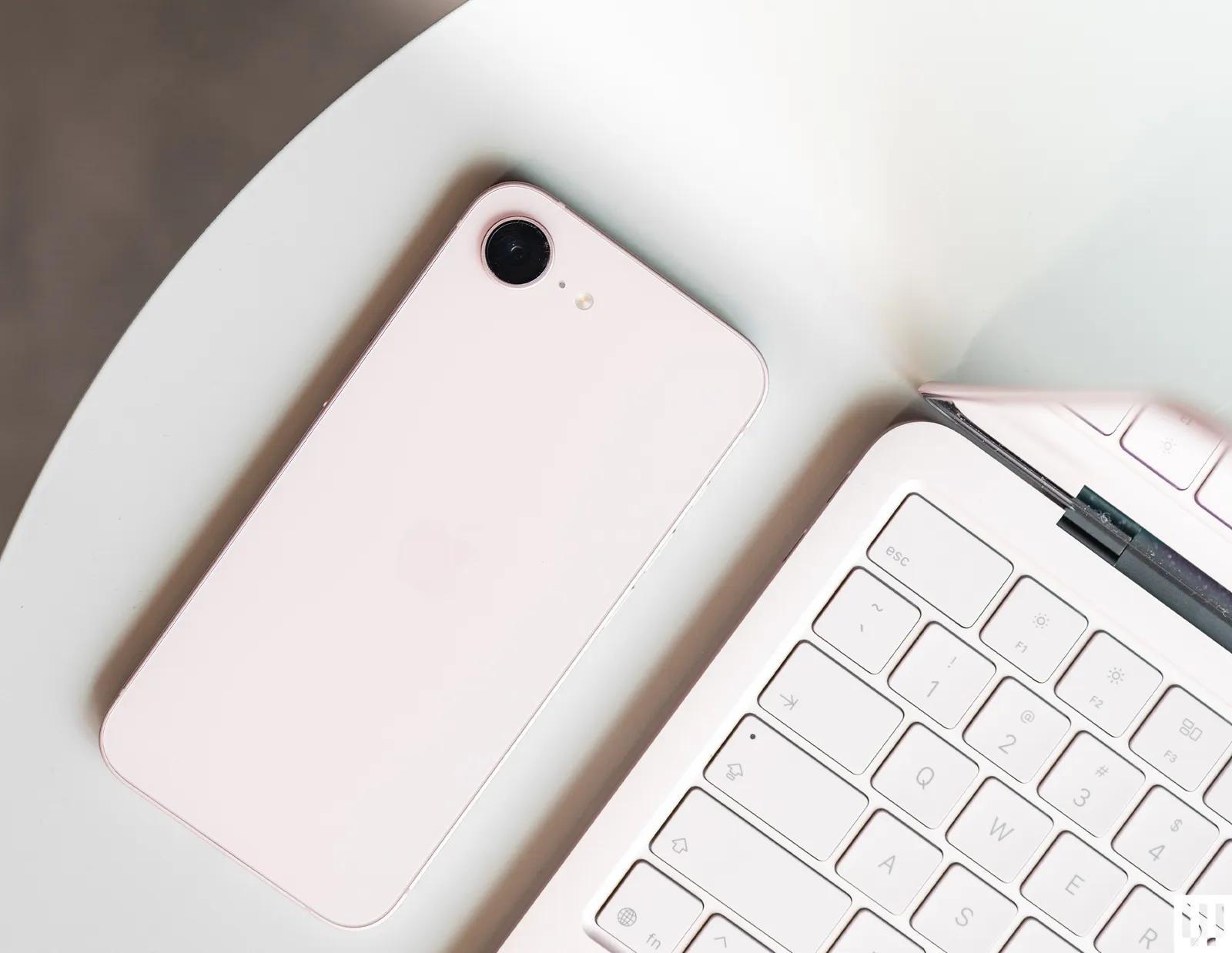 iPhone 17e-ის უკანა პანელი